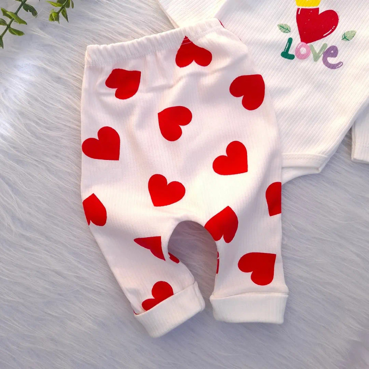 ست بادی شلوار طرح Love نوزاد